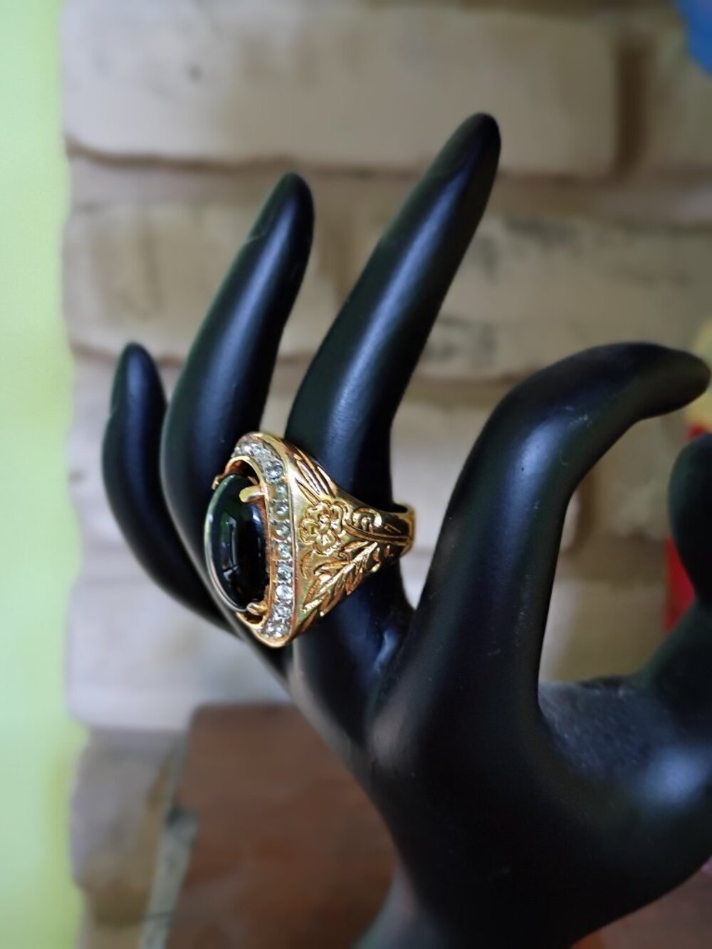 Vintage large statement black cabochon engraved marked gold ring